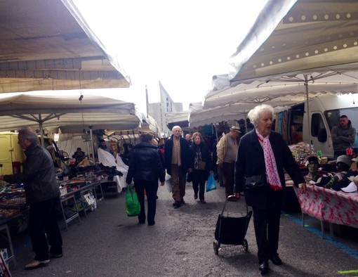 Spostare il mercato del lunedì, FIVA Confcommercio: "Ci vuole un atto di coraggio, ma lo faremo", domani sopralluogo del Comune