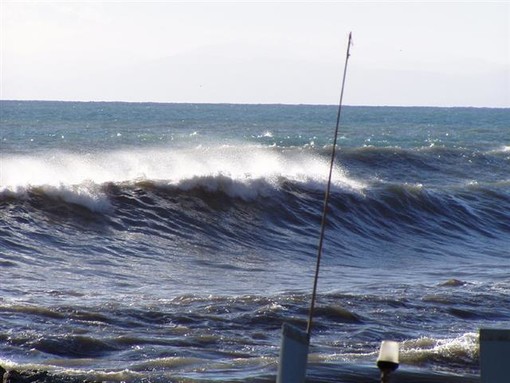 Liguria: la mareggiata si intensificherà nel pomeriggio Liguria: la mareggiata si intensificherà nel pomeriggio