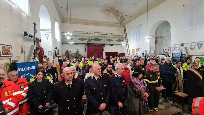 34 anni fa lo schianto del canadair alla Madonna del Monte a Savona: la messa per ricordare Claudio Garibaldi e Rosario Pierro 34 anni fa lo schianto del canadair alla Madonna del Monte a Savona: la messa per ricordare Claudio Garibaldi e Rosario Pierro