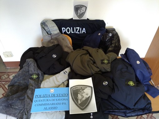 Laigueglia, progetto "Spiagge Sicure": donna sanzionata per l'acquisto di merce contraffatta Laigueglia, progetto "Spiagge Sicure": donna sanzionata per l'acquisto di merce contraffatta