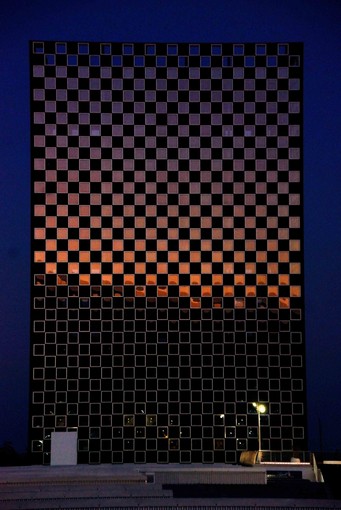 Il Molo 8.44 “s’illumina di meno”