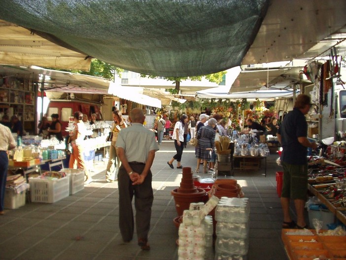 Nuove regole per il settore degli ambulanti, grande soddisfazione tra gli operatori Nuove regole per il settore degli ambulanti, grande soddisfazione tra gli operatori