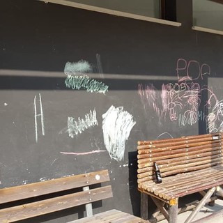 Altare, imbrattati i muri esterni della struttura Zeronovanta (FOTO)