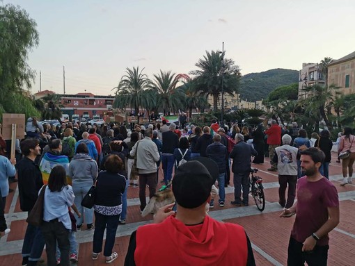 Albenga, corteo per la Palestina: in piazza associazioni e collettivi Albenga, corteo per la Palestina: in piazza associazioni e collettivi