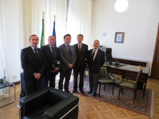 Il Vice Prefetto di Savona Montella incontra una delegazione dei Maestri del Lavoro Il Vice Prefetto di Savona Montella incontra una delegazione dei Maestri del Lavoro