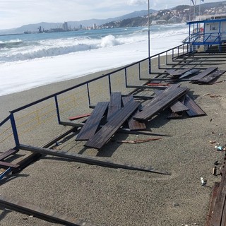 Maltempo, Toti: "Rinnoviamo appello a non avvicinarsi alla costa per evitare pericoli” Maltempo, Toti: "Rinnoviamo appello a non avvicinarsi alla costa per evitare pericoli”