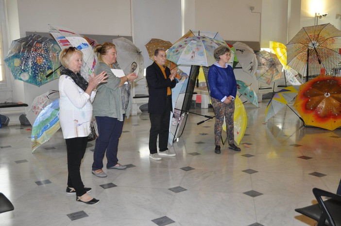 L'associazione Culturale QuiArte inaugura la mostra &quot;Parapluie&quot; a Genova