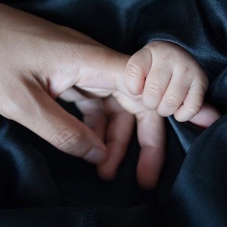Albisola, il dramma di una madre: "Costretta a rinnegare l'invalidità di mio figlio per avere gli assegni familiari"
