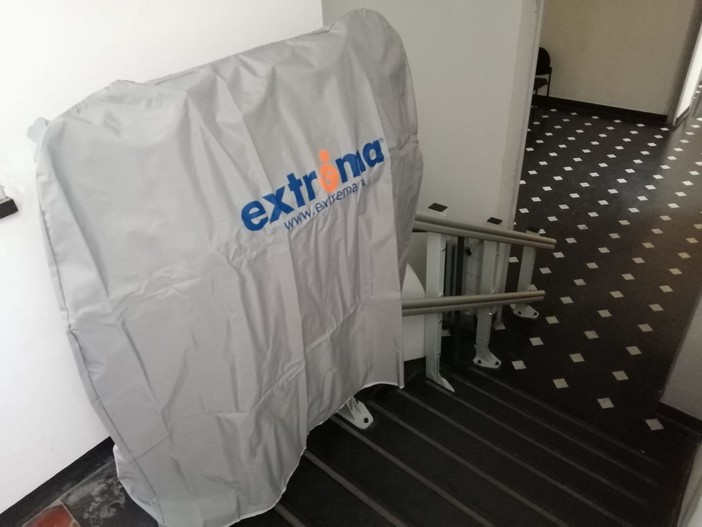 Albenga, Comune più accessibile grazie all'installazione di un montascale Albenga, Comune più accessibile grazie all'installazione di un montascale