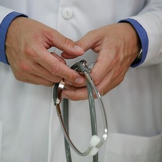 Urologia, l'Asl cerca un medico anche tra i pensionati per tagliare le liste d'attesa