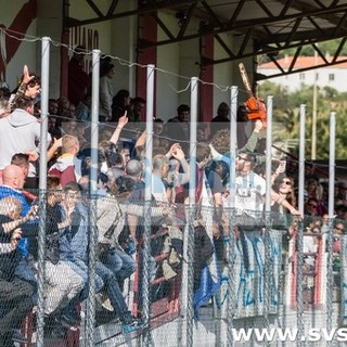 Carcarese - Sassello: sugli spalti striscioni, bandiere e... motoseghe!