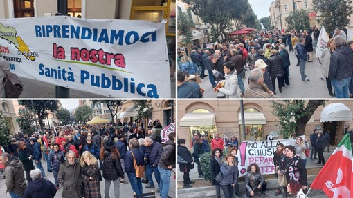 Savona manifesta per difendere il Punto Nascite dell'ospedale San Paolo: Piazza Pertini gremita (FOTO E VIDEO)