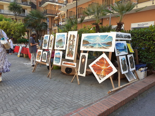 Domenica a Loano torna il tradizionale mercatino dell'antiquariato Domenica a Loano torna il tradizionale mercatino dell'antiquariato