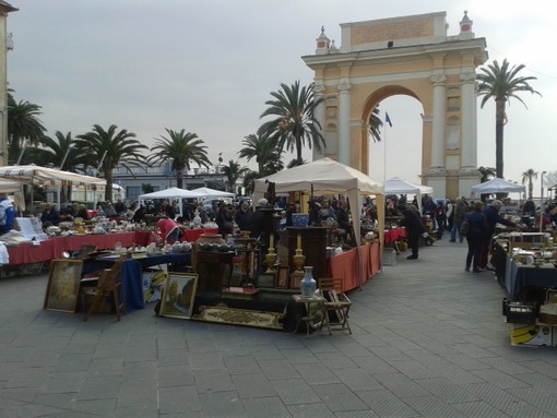 "Finale Antiqua": mostra mercato di antiquariato e collezionismo "Finale Antiqua": mostra mercato di antiquariato e collezionismo