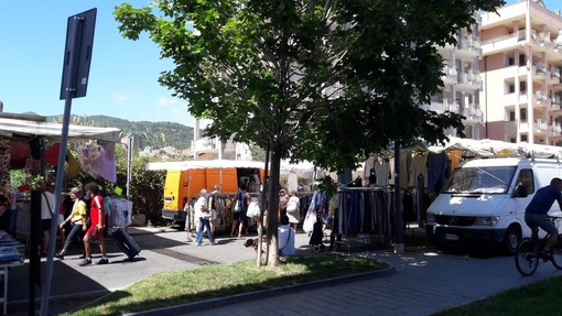 Albenga,  mercato settimanale del mercoledì, le nuove disposizioni del sindaco Tomatis