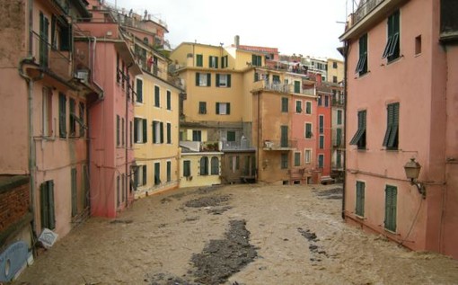 Savona: “Alluvioni in Liguria,tutto quello che c’è da sapere” Savona: “Alluvioni in Liguria,tutto quello che c’è da sapere”