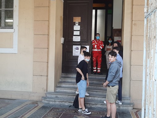La maturità ai tempi del Covid-19. Le impressioni degli studenti di Albenga, Finale e Savona: "Mesi difficili per il lockdown, ma ce l'abbiamo fatta" (FOTO e VIDEO)