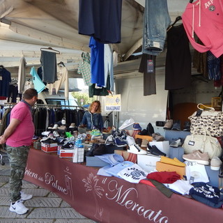 Mercatino, ciliegie, auto d'epoca e Corpus Domini: una domenica da non perdere nel savonese