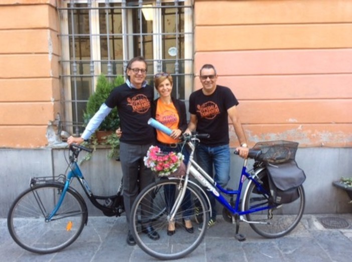 Monica e Sergio pronti a partire con Pedaladonando, destinazione Lampedusa