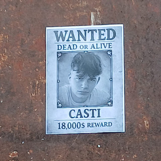 Dego, il paese tappezzato di manifesti “Wanted”: il ricercato compie 18 anni