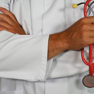 150 medici scrivono a Toti e Asl: "Non siamo burocrati, siamo dottori"