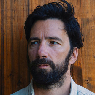 L'esordio letterario di Maurizio Carucci arriva a Finalborgo: il racconto di un viaggio a piedi e nell’anima venerdì 13 giugno