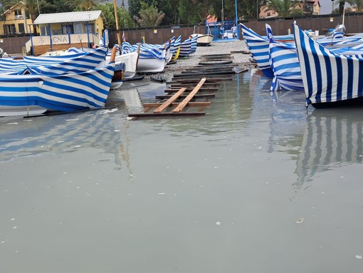 Prima mareggiata di fine estate, disagi tra Albenga e Alassio ma nessun danno Prima mareggiata di fine estate, disagi tra Albenga e Alassio ma nessun danno