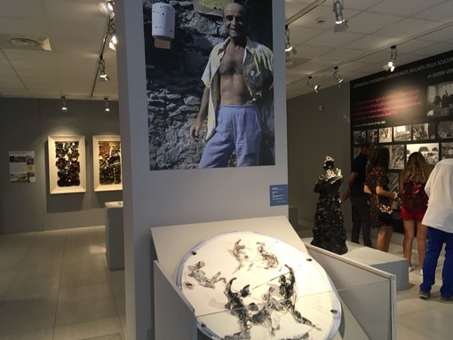 Inaugurata la mostra dedicata a Lucio Fontana: 14 tappe per ricordare il ceramista, cittadino onorario di Albissola Inaugurata la mostra dedicata a Lucio Fontana: 14 tappe per ricordare il ceramista, cittadino onorario di Albissola