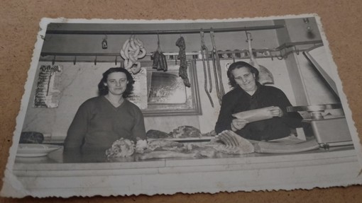 Emilia e la sua famiglia: "Per quattro generazioni abbiamo venduto carne ad Altare, ero soprannominata la 'macellaia pittrice'"