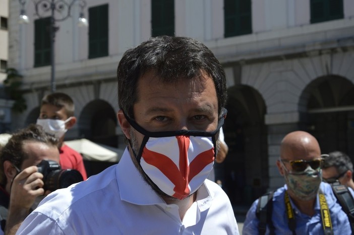 Scuola, Salvini: “In Francia si va in classe, in Italia il governo caccia oltre 25mila alunni solo in Liguria&quot;