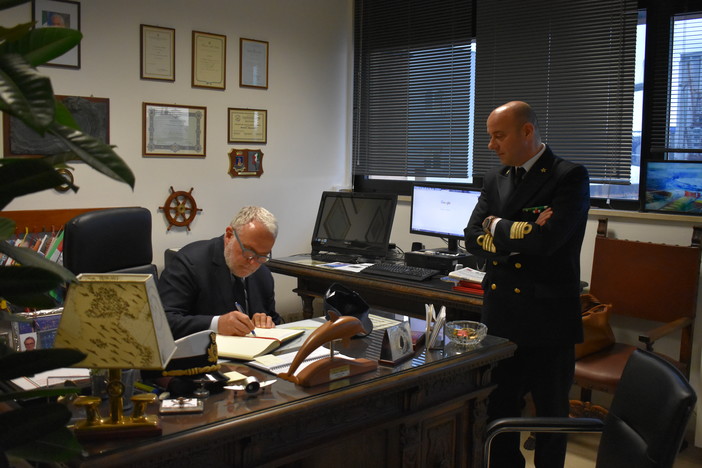 Savona, il direttore generale Mauro Colletta visita la Capitaneria di Porto Savona, il direttore generale Mauro Colletta visita la Capitaneria di Porto