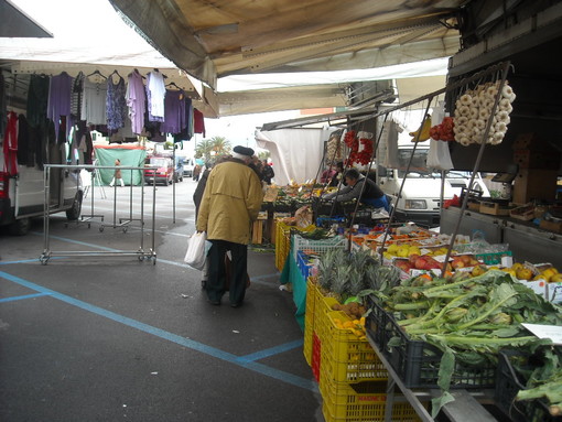 Albenga: bambino si perde al mercato, ritrovato dai turisti