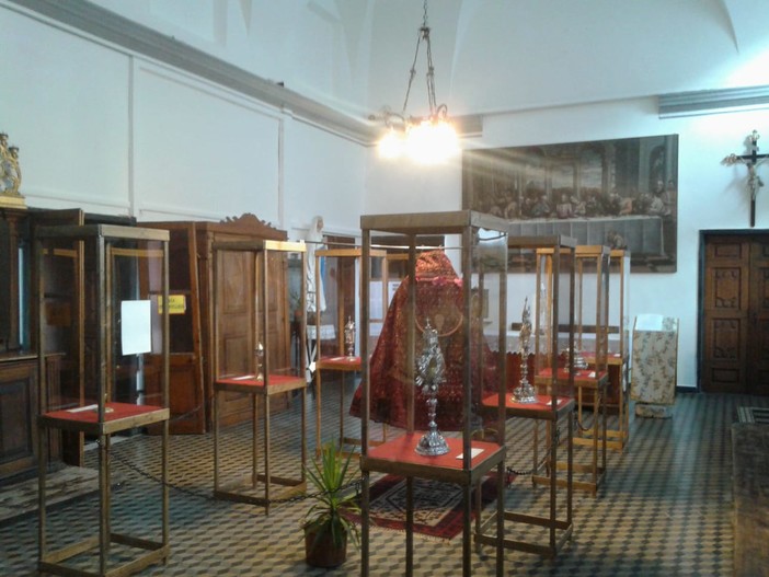 Migliaia di visitatori alla mostra di oggetti e paramenti sacri a Finalborgo Migliaia di visitatori alla mostra di oggetti e paramenti sacri a Finalborgo