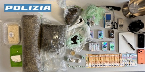 Savona, in casa oltre 3 chili di droga nascosti in cucina e nel frigorifero: arrestato un 19enne Savona, in casa oltre 3 chili di droga nascosti in cucina e nel frigorifero: arrestato un 19enne