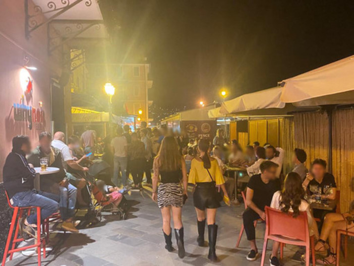Alassio, stretta sulla movida molesta: stop notturno alla vendita di alcolici da asporto Alassio, stretta sulla movida molesta: stop notturno alla vendita di alcolici da asporto
