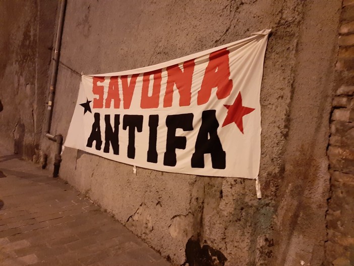 Antifascisti vs Casapound: nuovo sit-in di protesta in via San Lorenzo Antifascisti vs Casapound: nuovo sit-in di protesta in via San Lorenzo