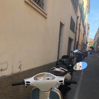 Pietra Ligure: è caccia al "maniaco del retrovisore sinistro"