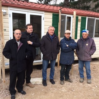 Nella foto "modulo abitativo 2" in allegato, da sinistra: Roberto Rota - Cia Imperia, Stefano Roggerone - presidente Cia Imperia e vice presidente Cia Liguria, Aldo Alberto - presidente Cia Liguria, Massimo Severini Perla, titolare azienda "Il Casale Perla" e il padre Luigi Severini Perla.