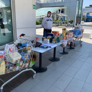 Molo 8.44 di Vado Ligure: raccolti generi alimentari per il progetto "S.O.S.teniamoci al Molo" Molo 8.44 di Vado Ligure: raccolti generi alimentari per il progetto "S.O.S.teniamoci al Molo"
