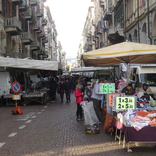 Nuovo mercato del lunedì, soddisfatti gli ambulanti: "Non ci sono state zone morte, posizionamento che speravamo da anni"