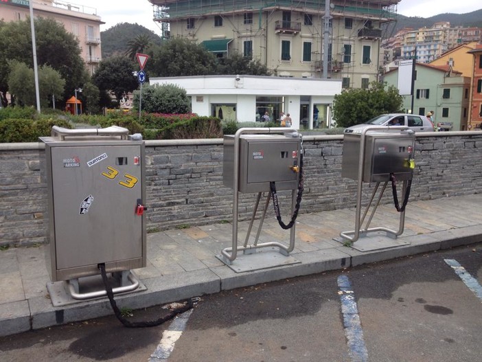 Varazze: servizio motoparking sospeso o riservatosi dai "furbetti"? Varazze: servizio motoparking sospeso o riservatosi dai "furbetti"?