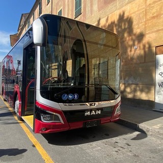 Supera i ciclisti con l'autobus, autista Tpl viene aggredita a Savona con due schiaffi in faccia