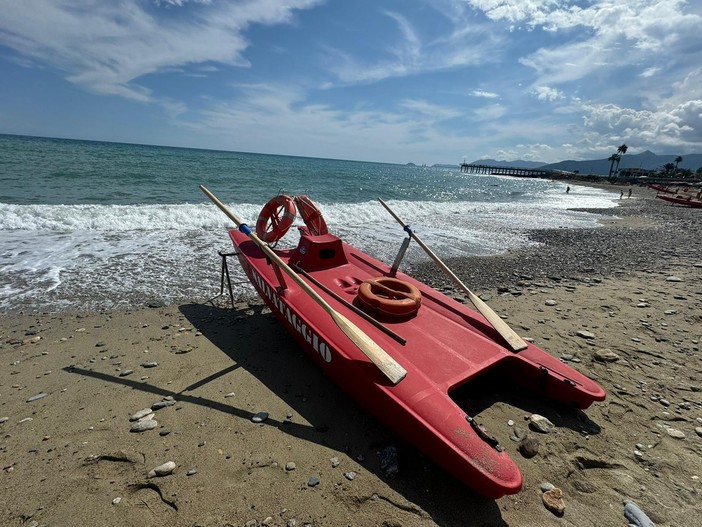 Paura in mare a Pietra Ligure: bagnante soccorsa al largo dei Bagni Walter Paura in mare a Pietra Ligure: bagnante soccorsa al largo dei Bagni Walter