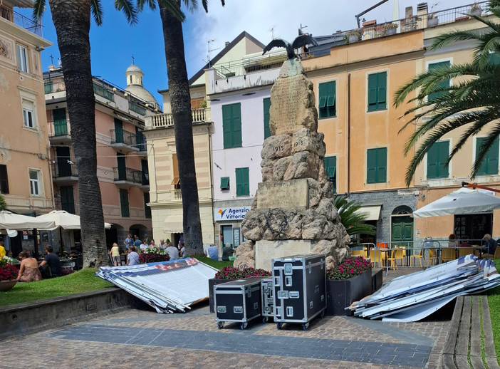 Ceriale, la denuncia del Movimento Indipendenza: "L’amministrazione comunale profana il monumento ai caduti"