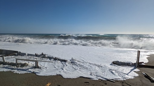 Mareggiata, +Europa: "Balneari chiedono già i ristori, avanti con la Bolkestein" Mareggiata, +Europa: "Balneari chiedono già i ristori, avanti con la Bolkestein"