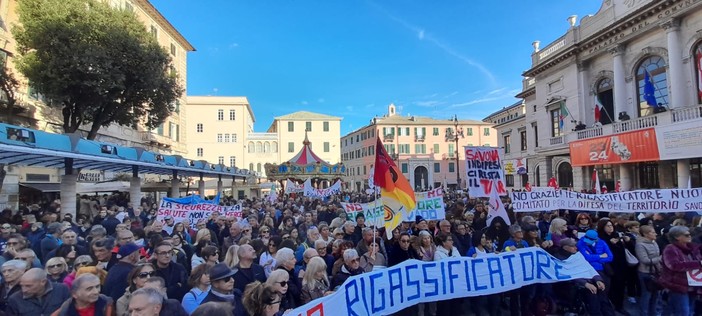 Il Coordinamento "No Rigassificatore" a Sanremo nella giornata inaugurale del Festival Il Coordinamento "No Rigassificatore" a Sanremo nella giornata inaugurale del Festival