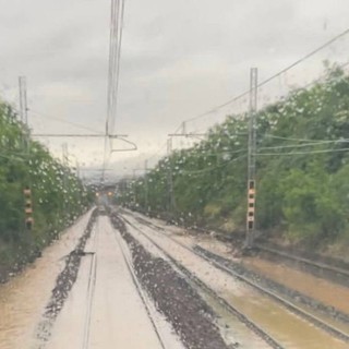 Maltempo in Piemonte, circolazione ferroviaria sospesa lungo la linea Torino-Savona Maltempo in Piemonte, circolazione ferroviaria sospesa lungo la linea Torino-Savona