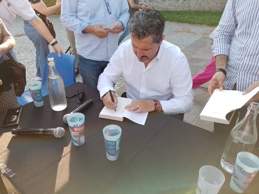 Loano, in Orto Maccagli la presentazione del libro "Tra la Champions e la libertà" di Michele Padovano Loano, in Orto Maccagli la presentazione del libro "Tra la Champions e la libertà" di Michele Padovano