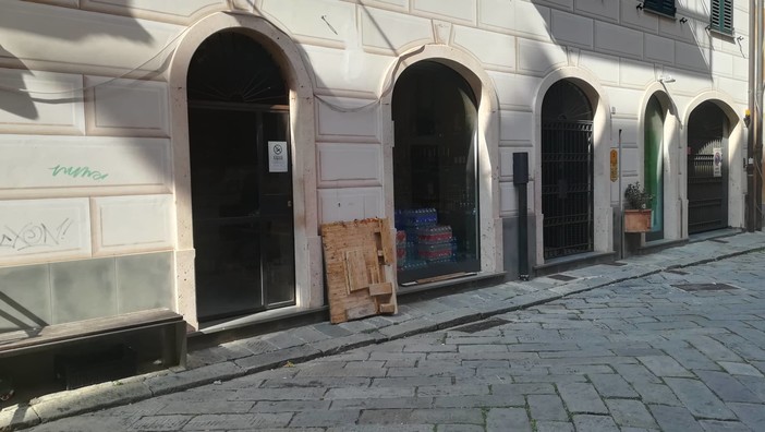 Supermercato di Finale vende alcol a minorenni: licenza sospesa