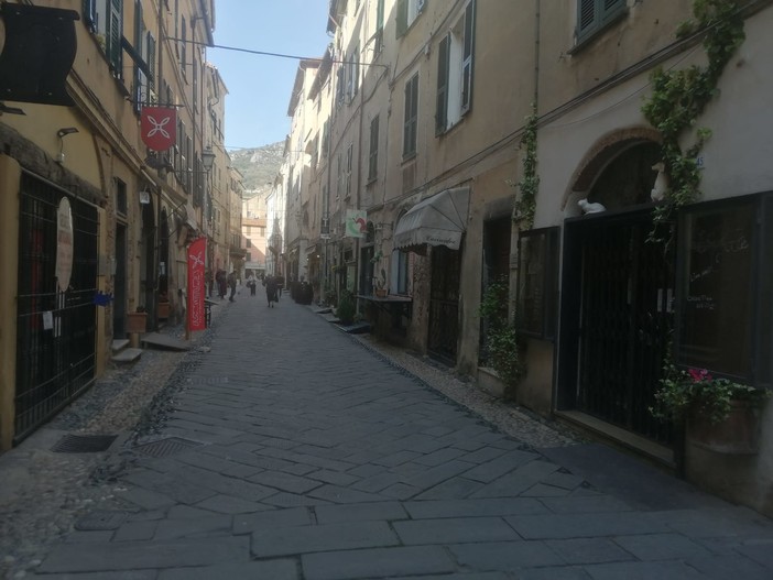 Finalborgo, scavi per la posa della fibra. Una fideiussione al Comune per tutelare il ripristino